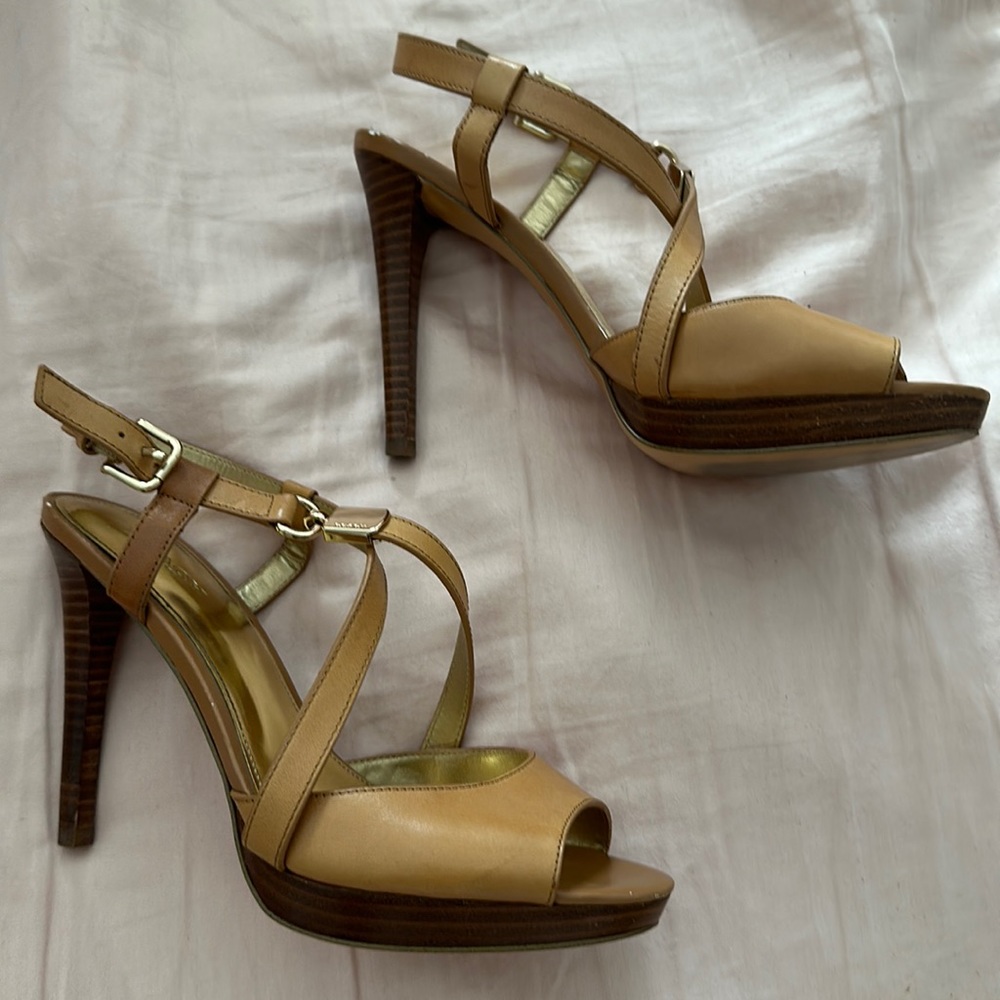 Size 8 nude Coach heals